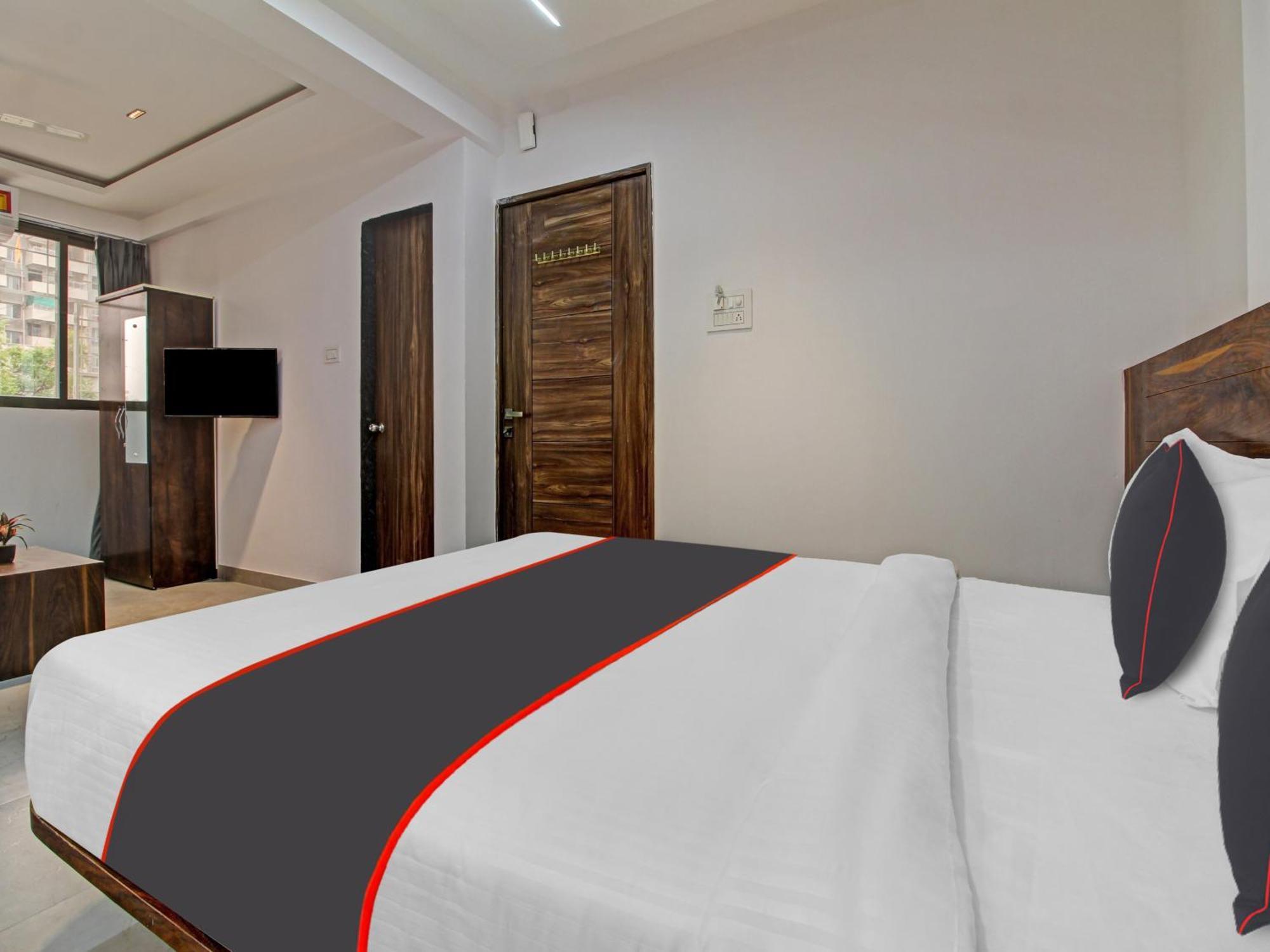 Hotel Collection O Crystal Pimpri-Chinchwad Exterior foto